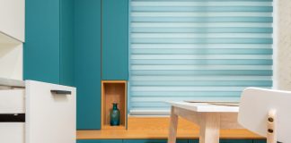 Turquoise roller blind