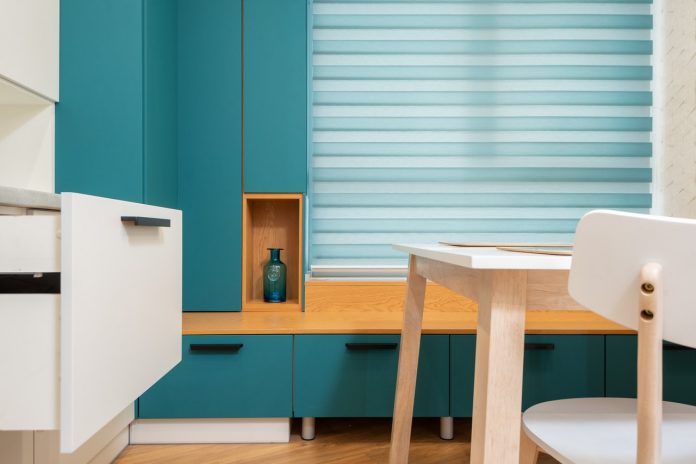 Turquoise roller blind