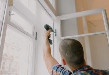 How to put up roller blinds